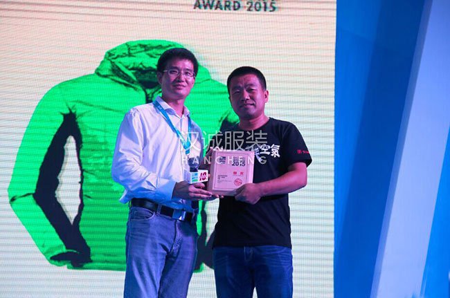 探路者仿生中空发热棉服