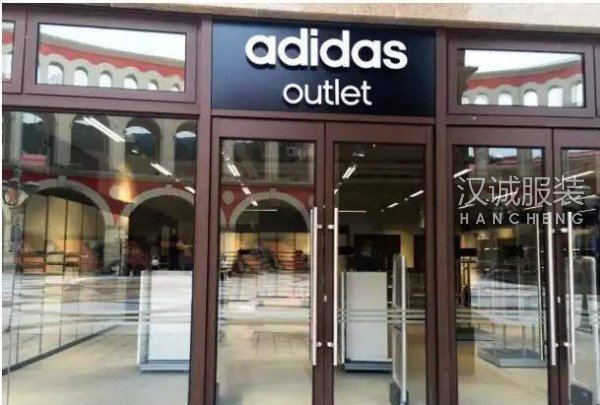 耐克阿迪工厂店开业 国内运动品牌该如何应对