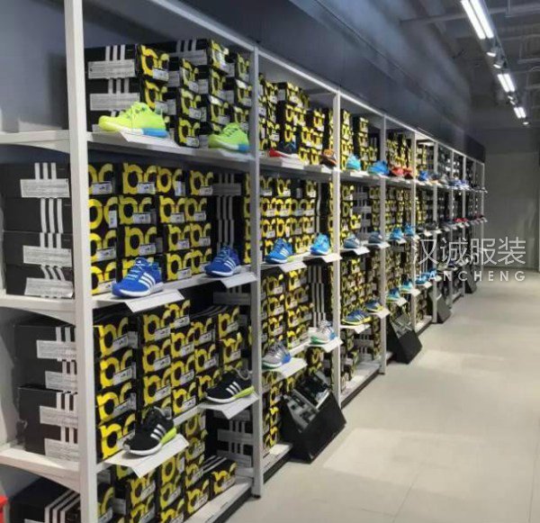 耐克阿迪工厂店开业 国内运动品牌该如何应对