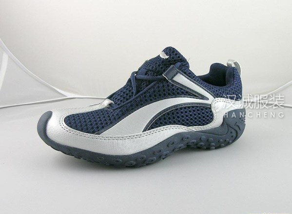 脚瞪李宁却贴耐克标 奥运场上的障眼法层出不穷