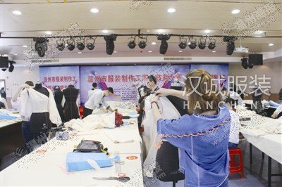 设计制作一件礼服 只需四个半小时