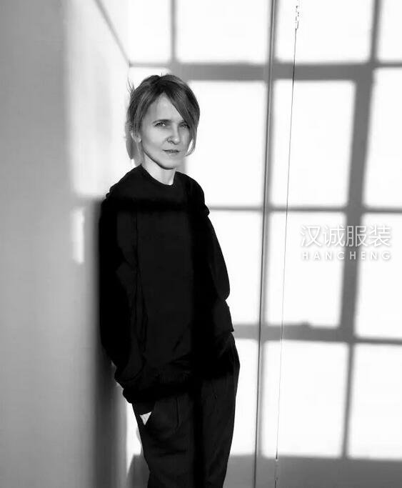 称霸国内高端女装20年 宝姿教父陈启泰选定接班人