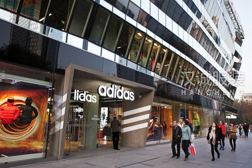 阿迪达斯大中华区门店扩至万家 3季度销售额大增